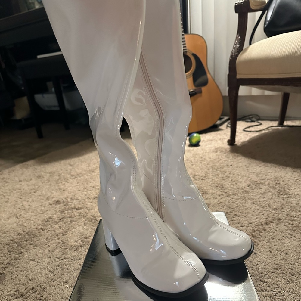 Ellie White 70’s Style Patent Leather Boots size 6.5